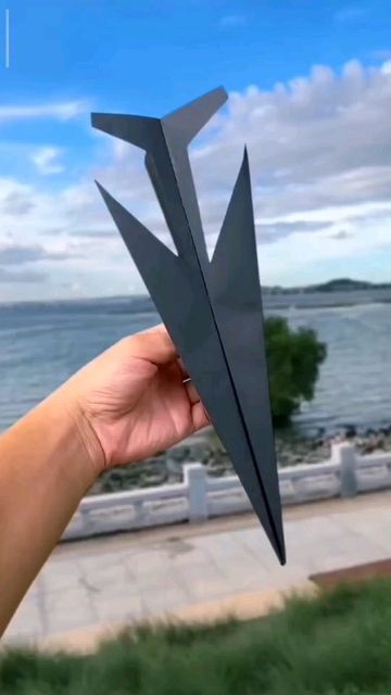 Paper Origami Diy, Paper Folding Crafts, Airplane Crafts, Paper Craft Videos, Folding Origami, Instruções Origami, Easy Paper Crafts Diy, Hand Crafts For Kids, Quick Crafts