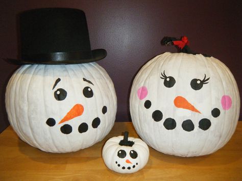 Our family in snowmen, made out of our old Halloween pumpkins. Christmas Pumpkins Painted Ideas, Xmas Pumpkins, Christmas Pumpkins Painted, Snowman Pumpkin, Frosting Designs, Pumpkin Snowmen, Character Pumpkins, Christmas Pumpkins, Fun Christmas Decorations