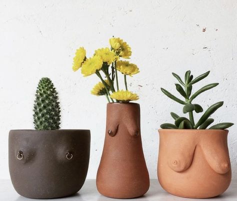 Clay Vases, Plant Pot Holders, ดินปั้น Polymer Clay, Cerámica Ideas, Diy Ceramic, Keramik Design, Ceramics Pottery Art, Ceramics Ideas Pottery, Diy Clay Crafts