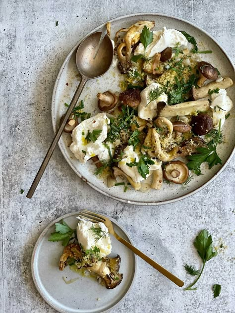 Mushroom And Burrata Orzotto, Italian Winter Recipes, Buratta Recipe, Burrata Recipe, Recipes Veggie, Fancy Appetizers, Fancy Dishes, Peter Som, Vegetarian Side Dishes