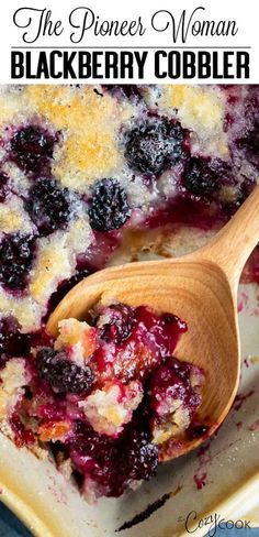 This easy Blackberry Cobbler recipe from The Pioneer Woman takes just 5 ingredients and 10 minutes to prepare. It's got a sweet, juicy filling and a sugary golden crust! #blackberrycobbler #thepioneerwoman #easyrecipe #dessert #breakfast Easy Blackberry Cobbler Recipe, Easy Blackberry Cobbler, Berry Cobbler Recipes, Blackberry Dessert, Blackberry Cobbler Recipe, Cobbler Recipes Easy, Restless Chipotle, Blackberry Recipes, Berry Cobbler