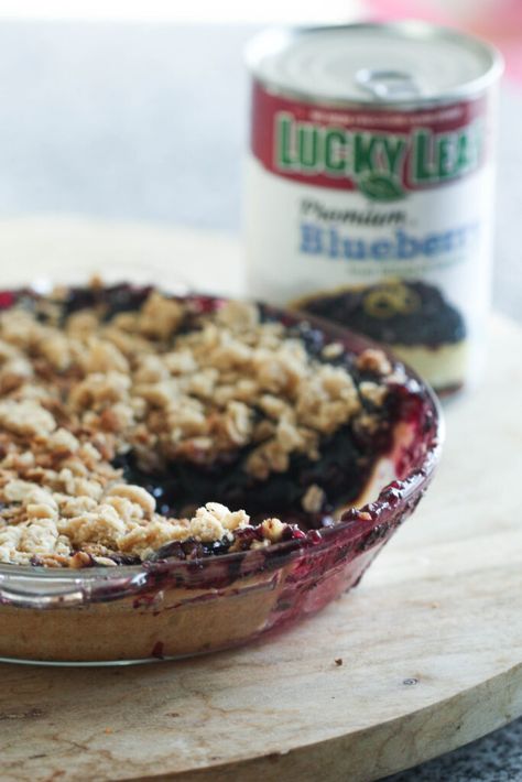 Blueberry Crumble Pie Recipe with Lucky Leaf Pie Filling - Six Sisters' Stuff Blueberry Crumb Pie, Blueberry Pie Filling Recipes, Triple Berry Cobbler, Healthy Chocolate Zucchini Muffins, Berry Cobbler Recipe, Pie Filling Desserts, Blueberry Crumble Pie, Easy Blueberry Pie, Yummy Pie Recipes