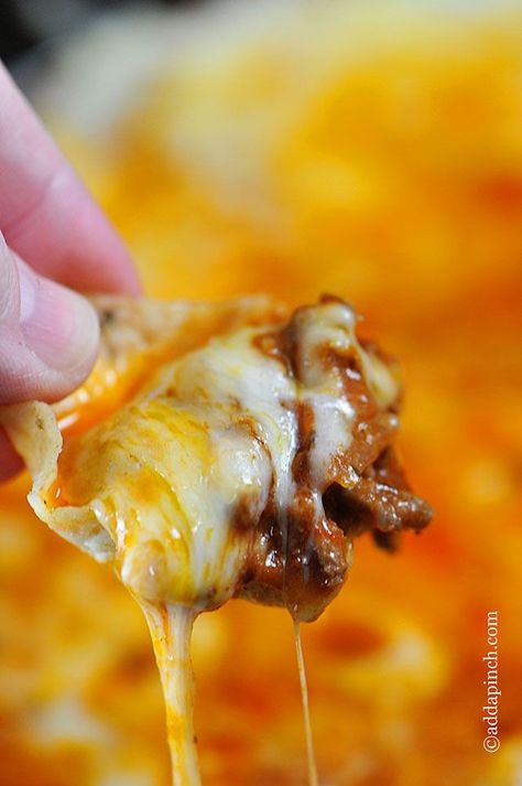 Beef Enchilada Dip - Beef Enchilada Dip makes a perfect warm, meaty, cheesy and delicious dip. If you love enchiladas, then this dip is definitely for you! Will use ground turkey instead of beef! Enchilada Dip Recipe, Beef Enchilada Dip, Pepperoni Dip, Enchilada Dip, Beef Enchilada, Cheesecake Dip, Fingerfood Party, Beef Enchiladas, Mozzarella Sticks