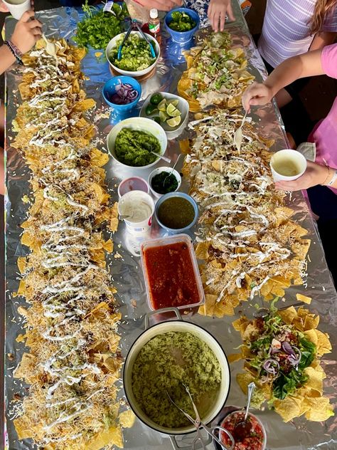 Nacho Table, Verde Enchiladas, Grazing Table Ideas, Entertaining Snacks, Poblano Chili, Enchiladas Verdes, Community Table, Green Rice, Grazing Table