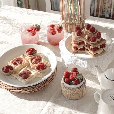 Cute Romance, Book Aesthetic, Daisy, Baking