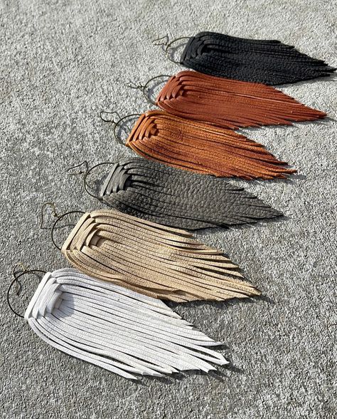 Leather Fringe Earrings, Diy En Cuir, Handmade Leather Jewelry, Earrings Western, Leather Jewelry Diy, Leather Earring, Western Earrings, Western Jewelry, Leather Projects