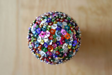 Sequin Styrofoam Ornament, Push Pin Christmas Ornaments, Sequin Pin Ornaments, Styrofoam Ornaments Diy, Sequin Christmas Ornaments Diy, Sequin Ornaments Diy Styrofoam Ball, Sequin Ornaments Diy, Push Pin Ornaments, Diy Christmas Decorations Dollar Store