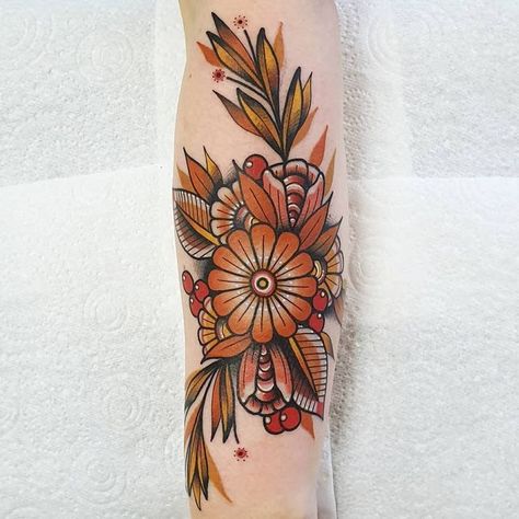 Retro Floral Tattoo, Traditional Flowers Tattoo Design, Old School Floral Tattoo, Norwegian Folk Art Tattoo, Forearm Tattoo Women Color, American Traditional Floral Tattoo, Traditional Tattoo Words, Floral Traditional Tattoo, Color Forearm Tattoo