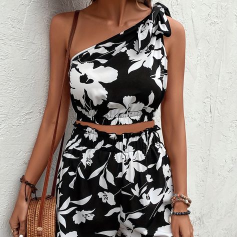 Faster shipping. Better service Female Packing List, Cropped Outfits, Short Women Fashion, Crop Top And Shorts, Floral Print Tops, Floral Style, Style Chic, Shorts Set, Crop Tank