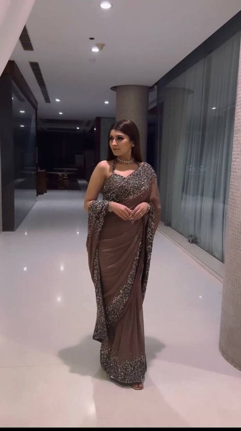 Sabyasachi Sequin Saree, Georgette Saree Party Wear, Thread Work Blouse, Brown Saree, Sequins Saree, Maroon Saree, Modern Saree, Party Sarees, Indian Saree Blouse