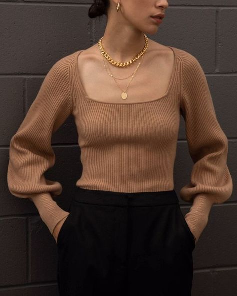 Le Fashion: 25 Chic Square-Neck Sweaters To Buy for Fall 2020 — @oakandfort Sweaters are a given come fall and winter; you simply can't survive the cold without them. But, they don't have to be a plain boring option. Instead, opt for the ever-so-trendy square-neck sweater — a cool way to spice up any ensemble. The pairing options are endless as they look great tucked into pleated skirts, leather pants, classic high-rise denim and sport shorts. Square Neck Sweater, Oak And Fort, Mode Casual, Square Neck Top, Outfits Summer, Square Neck, Autumn Winter Fashion, Neck Sweater, Dress To Impress