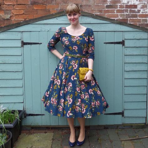 SOIshowoff: My new favourite dress: Sew Over It Betty Dress! 💙💛💙💛💙 Sew Over It Patterns, Dress Sew, Betty Dress, Sew Over It, Dress Making Patterns, Sewing Blogs, Dress Sewing Pattern, Pin Up Style, The Winner