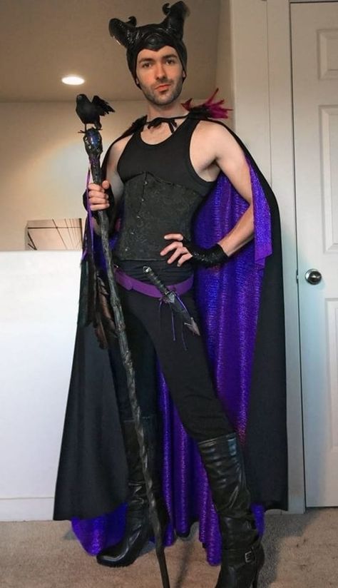 29 Magical Disney Halloween Costume Ideas You Can Totally Steal Disney Costumes For Men, Genderbent Disney, Kostum Disney, Gay Halloween Costumes, Disfarces Halloween, Adult Mickey Mouse Costume, Disney Villain Costumes, Maleficent Cosplay, Frozen Costume Adult