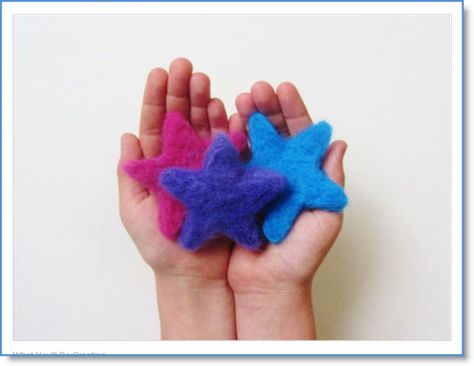 Needle Felting Basics: How to Make a Felted Wool Star Craft Embellishments, Needle Felting Tutorial, Felt Yarn, Star Tutorial, Needle Felted Christmas, Needle Felting Tutorials, Fibre And Fabric, Wool Projects, Felting Tutorials