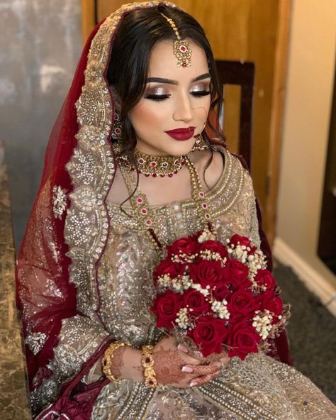 Hairstyle For Pakistani Bride, Bridal Hair Dupatta, Baraat Bridal Makeup, Bridal Make Up Pakistani Bride Makeup, Bridal Hair With Dupatta, Wedding Day Looks Brides, Pakistani Bridal Updo, Desi Wedding Makeup Looks, Desi Bridal Hairstyles