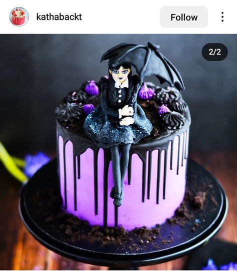 Wednesdays Birthday Cake, Wednesday Addams Themed Cake, Small Wednesday Addams Cake, Easy Wednesday Addams Cake, Wednesday Inspired Cake, Wendsday Cake Ideas, Wednesday Cake Design, Birthday Cake Wednesday Addams, Wednesday Themed Birthday Cake