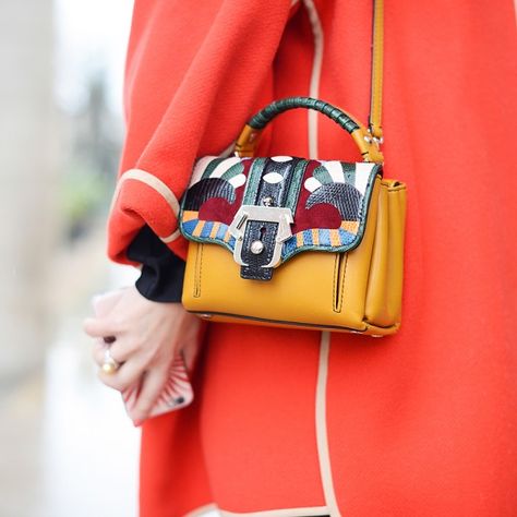 Artisan Bag, Types Of Purses, Paula Cademartori, Bags Online Shopping, Paris Street Style, Essential Bag, Types Of Bag, Coach Swagger Bag, Mode Inspiration