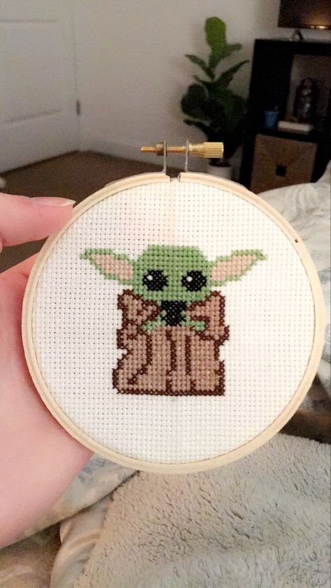 Baby Yoda Cross Stitch, Yoda Cross Stitch, Cross Stitch For Kids, Hand Embroidery Videos, Embroidery Gifts, Cross Stitch Cards, Cross Stitch Patterns Christmas, Modern Cross Stitch Patterns, Cross Stitch Patterns Free