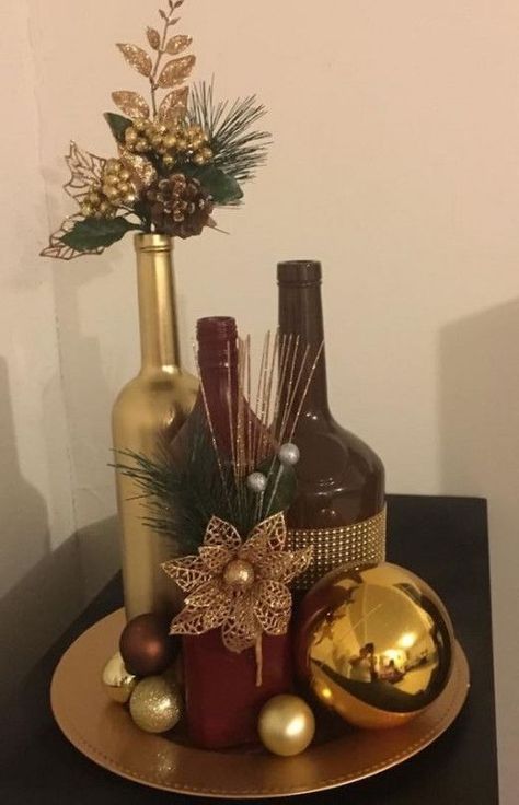 Xmas Centerpieces, Wine Bottle Centerpieces, Bottle Centerpieces, Christmas Wine Bottles, Wine Bottle Diy Crafts, Wine Bottle Diy, Diy Christmas Decorations Easy, Glass Bottle Crafts, Holiday Crafts Christmas