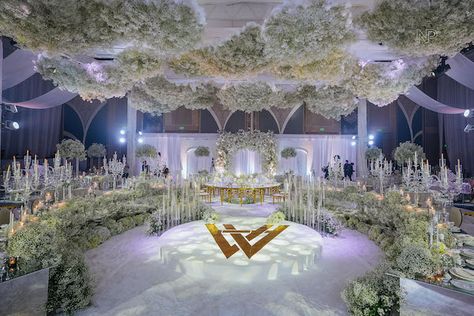 Dreamy Wedding Reception Indoor, Indoor Garden Wedding Ceremony, Garden Party Wedding Indoor, Wedding Manifestation, Indoor Garden Wedding Reception, Luxury Wedding Reception, Indoor Garden Wedding, Indoor Wedding Receptions, English Garden Wedding