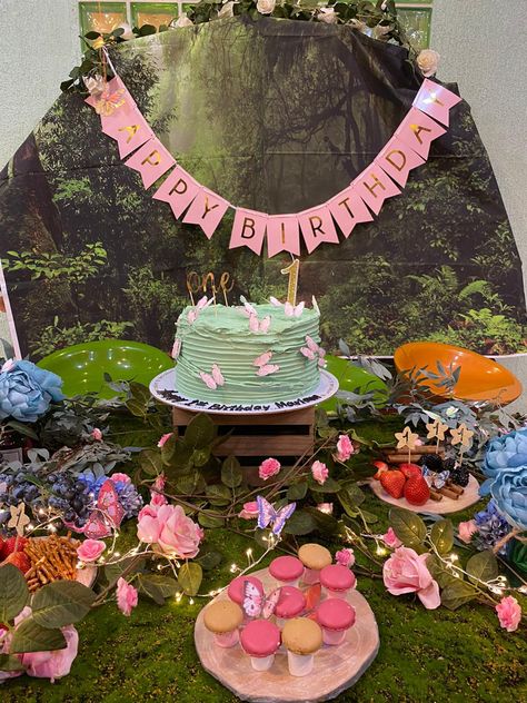 Enchanted Forest Birthday Theme Fairies Garden, Enchanted 18th Birthday, Fairies Birthday Theme, Enchanted Forest 2nd Birthday, Enchanted Fairy Garden Party Cake, Enchanted Fairy Theme Party, Fairy Bday Theme, Magical Theme Birthday Party, Enchanted Theme Birthday Party