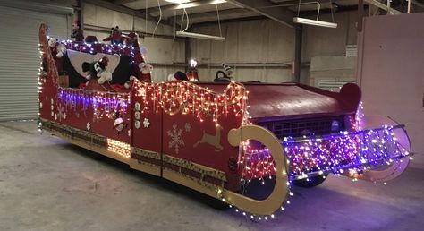 Santa Suit Included: Ford Parade Sleigh - http://barnfinds.com/santa-suit-included-ford-parade-sleigh/ Christmas Parade Floats, Santa Suit, Santa's Sleigh, Parade Float, Christmas Parade, Santa Suits, The North Pole, Santa Sleigh, My Car