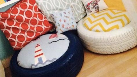 If You Need Some Extra Seating Or A Cute Little Ottoman Watch What She Does! | DIY Joy Projects and Crafts Ideas Farmhouse Bathroom Organizers, Tire Furniture, Diy Joy, Vintage Shelving, Bathroom Design Trends, Old Tires, Guest Bathrooms, Country Crafts, Rustic Wall Art