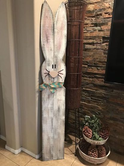 When you think of Easter, you think of bunnies! I made these adorable bunnies from wood fence boards. It was pretty easy and I'm excited to set them out for Easter! Here's how I made them- They essentially are made from two fence boards, and are perfectly symmetrical. It's easy to make the shape, you just cut out one half on one board, and then the other half on another. First draw half a bunny on one board. I used a round bucket to make the semi circle for the face. Then I drew… Diy Wood Easter Projects, Wood Bunny Cutouts, Spring Wood Projects, Easter Signs Wooden, Easter Wood Cutouts, Easter Wood Projects, Wood Easter Bunny, Wooden Easter Decorations, Diy – Velikonoce