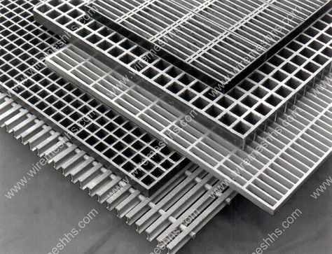 steel grate Drainage Grates, Steel Grating, Ideas Terraza, Metal Deck, Metal Stairs, Decking Material, Metal Floor, Stair Treads, Stairs Design