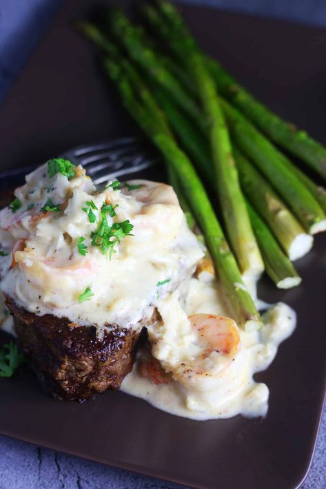 Enjoy this Steak with Creamy Shrimp and Crab (Surf and Turf) recipe that is a perfect dinner for two. Made with delicious shrimp and crab on top of a perfect filet, you would think this is from a steakhouse. Mexican Chalupas, Chalupas Recipe, Lump Crab Meat Recipes, Surf N Turf Recipes, Cheesecake Rolls, Crab Sauce, Fried Cheesecake, Crab Salad Recipe, Garlic Spread