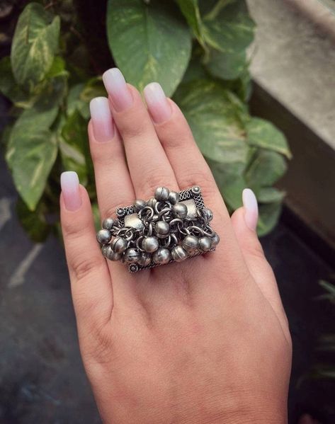 Indian Rings Traditional, Antique Silver Jewelry Indian, Oxidised Rings, Desi Jewelry, Hand Jewelry Rings, Indian Rings, Diwali Outfits, Indian Accessories, Girlfriend Jewelry