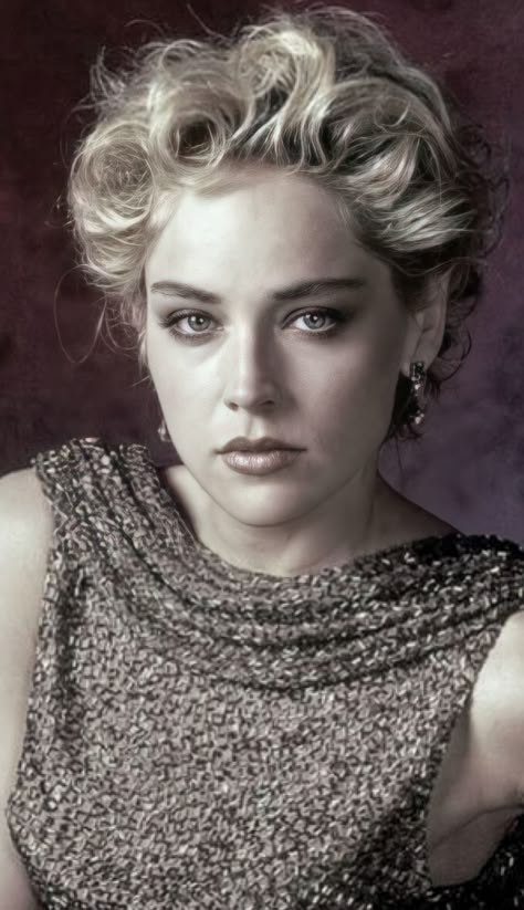 Sharon Stone Young, Sharon Stone Movies, Rm 2022, Jennifer Aniston Hair, Sharon Stone, Celebrity Portraits, Blonde Beauty, Hollywood Stars, American Actress