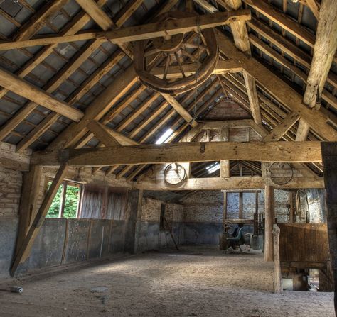 12 barn conversion ideas and expert tips to inspire your project - Country Life Barn Interior Design, Converted Barn Homes, Barn Conversion Interiors, Stone Walls Interior, Hay Barn, Converted Barn, Barn Renovation, Barn Interior, Loft Stil