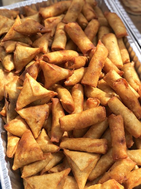 Small Chops Pictures, African Food Aethstetic, West African Aesthetic, Nigerian Snacks, Easy Samosa Recipes, Small Chops, Samosa Recipe, West African Food, African Cooking