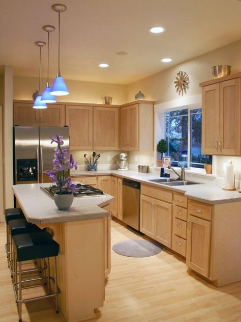 Odd shape island benchtop Kitchen Cabinets And Backsplash, Island With Stove, Kitchen Island With Stove, Light Wood Kitchens, Kitchen Plan, Maple Kitchen Cabinets, Maple Kitchen, L Shaped Kitchen, New Kitchen Cabinets