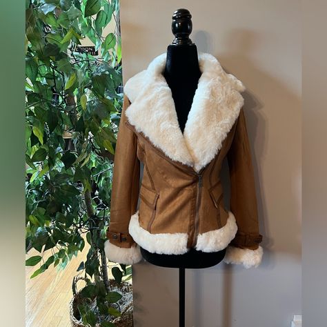 Asymmetrical Zipper Closure With Pockets Tan Faux Suede Like Material Runs Small Sizing Up Is Recommended! Woman Winter Coat, Long Fall Coat, Tan Winter Coat, Branch Frame, Fur Cuffs, Fall 24, Funky Outfits, Future Outfit, Fall Coat