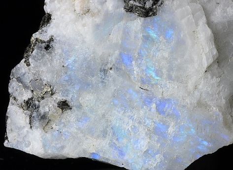 moonstone crystals Pretty Rocks, Mineral Stone, Minerals And Gemstones, Rocks And Gems, Energy Crystals, Precious Gems, Gems And Minerals, Crystal Gems, Stone Rocks