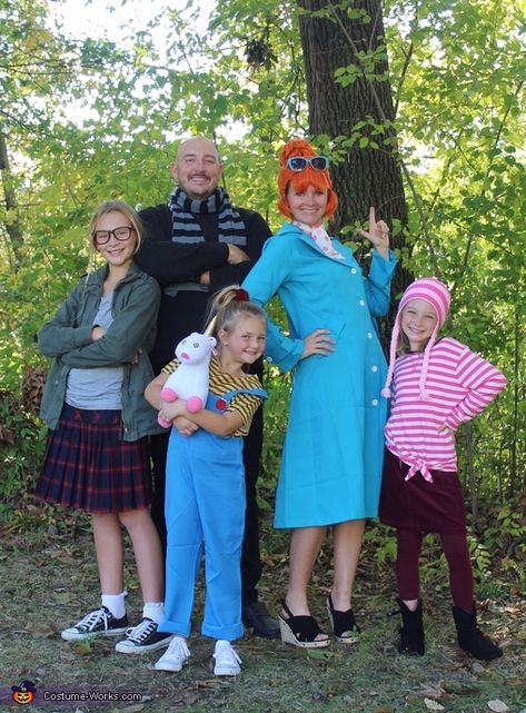 Funny 5 Person Halloween Costume, Anges Despicable Me Costume, Family Funny Halloween Costumes, Family Of 10 Halloween Costumes, Halloween Costume For Family Of Five, 5 Person Halloween Costume Family, 5 Family Halloween Costumes, Five People Costumes, Family Movie Costumes