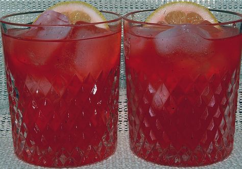 How to Quickly Make an Alcoholic Party Punch in 5 Steps Alcoholic Party Punch, Punch Alcohol, Hawaiian Punch Recipes, Beer Punch, Party Punch Alcohol, Alcoholic Party, Jungle Juice Recipe, Easy Party Drinks, Alcoholic Punch Recipes