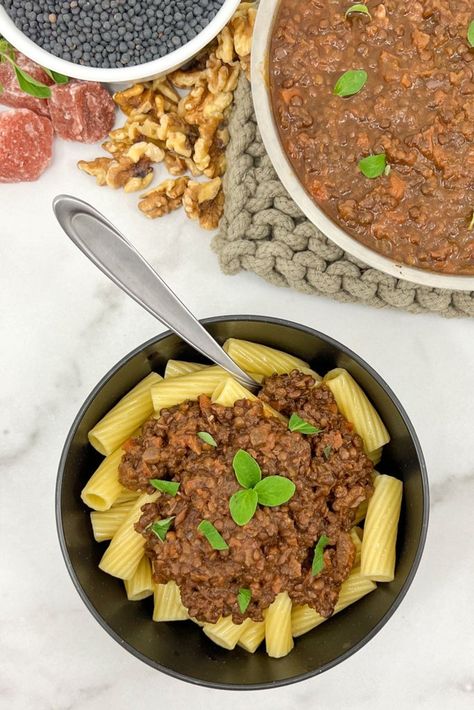 Black Lentil Bolognese Lentil Bolognese, Lentil Tacos, Black Lentils, Lentil Burgers, Bolognese Recipe, Romantic Dinner For Two, Pea Recipes, Green Lentils, Eastern Cuisine