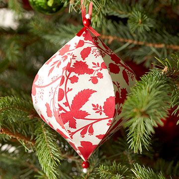 Six-Side Paper Christmas ornament Origami Xmas, Paper Ornaments Diy, Pretty Christmas Ornaments, Diy Christmas Paper, Homemade Christmas Crafts, Homemade Paper, Paper Mache Christmas, Paper Christmas Ornaments, Homemade Christmas Decorations