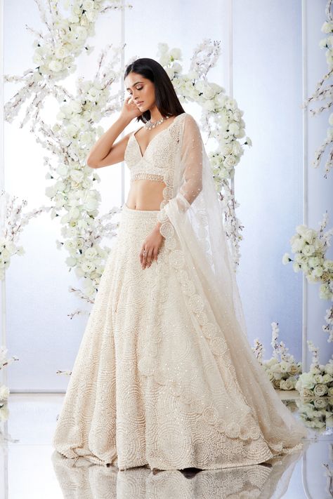 Pearl Lehenga, Mint Green Lehenga, Ivory Lehenga, Strappy Blouse, Seema Gujral, Pengantin India, White Lehenga, Pearl Embroidery, Green Lehenga