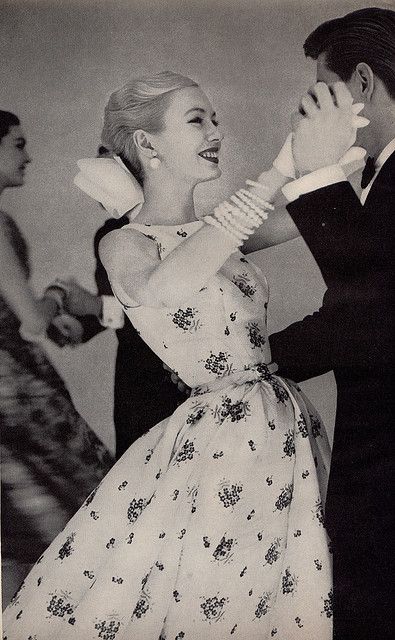 Love the style of this dress. 50s Aesthetic, Dancing Together, Look Retro, People Dancing, Fashion 1950s, Ben Barnes, Alternative Clothing, Victoria Secrets, Vestidos Vintage