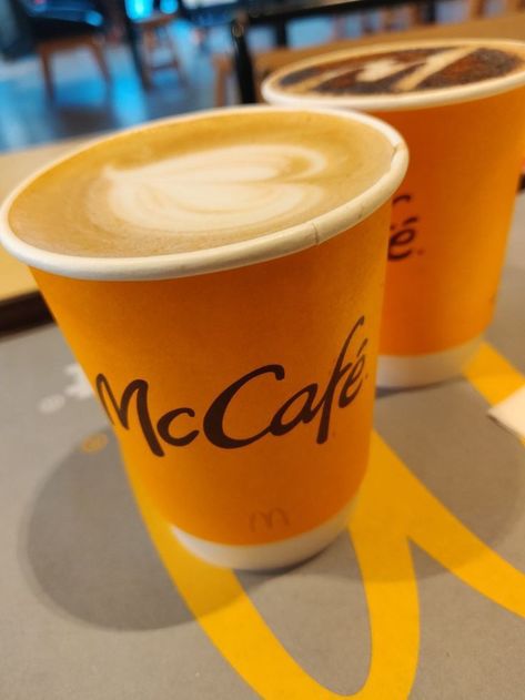 Mc Cafe, Airplane Window View, Aesthetic Objects, Stock Wallpaper, Driving Photography, Creative Instagram Photo Ideas, Food Snapchat, Coffee Flavor, Food Lover