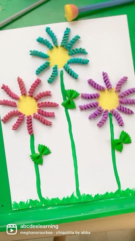 Spring Arts And Crafts, Spring Flower Crafts, Maluchy Montessori, Toddler Arts And Crafts, Preschool Arts And Crafts, Flower Craft, Spring Crafts For Kids, Preschool Art Activities, Aktivitas Montessori