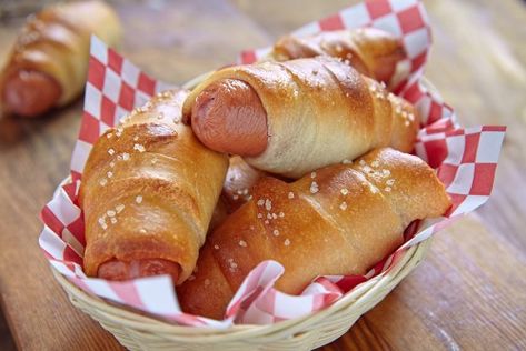 Crescent Hot Dogs, 70s Food, Wrapped Hot Dogs, Breakfast Recipes Sweet, Steak And Eggs, Wrap Recipes, Easy Lunches, Classic Food, Vintage Recipes