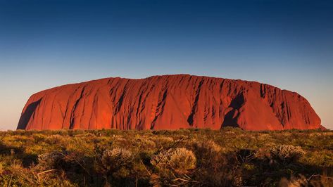 Uluru Australia, Places In Australia, Australia Immigration, Ayers Rock, Moving To Australia, Australian Outback, Alice Springs, Sacred Places, Vanuatu