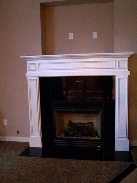 Ideas for covering up the built-in TV nook above the fireplace Tv Niche Makeover, Ideas For Fireplace, Tv Niche, Fireplace Tile Ideas, Tv Nook, Above Fireplace, Tv Over Fireplace, Cottage Fireplace, Fireplace Seating