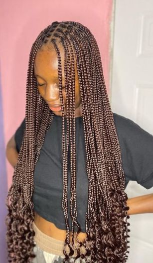 Curly Ends Knotless Box Braids Medium Knotless Box Braids Curly Ends, Knotted Box Braids, Small Box Braids With Curly Ends, Knotless Curly Ends, Medium Box Braids With Curly Ends, Knotless Braids With Curls At The End, Knotless Box Braids With Curly Ends, Small Knotless Braids With Curly Ends, Medium Knotless Braids With Curly Ends