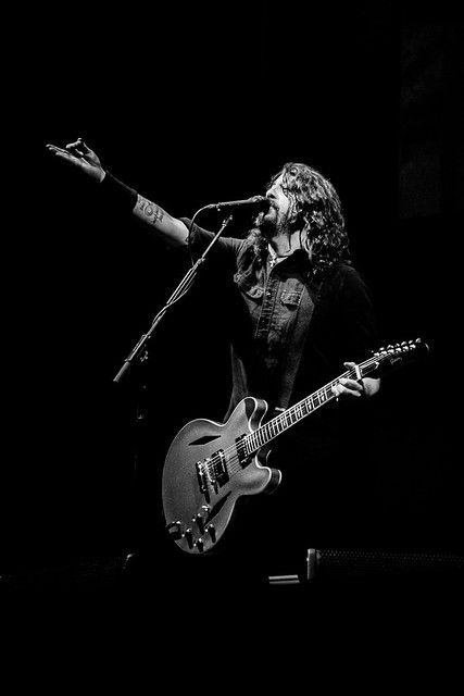 Dave Grohl | Foo fighters. En el Mad Cool 2017 | Miguel Capelli | Flickr Foo Fighters Wallpaper, Dave Grohl Foo Fighters, Foo Fighters Band, There Goes My Hero, Foo Fighters Dave Grohl, Foo Fighters Dave, Foo Fighters Nirvana, Tattoos Architecture, Estilo Rock